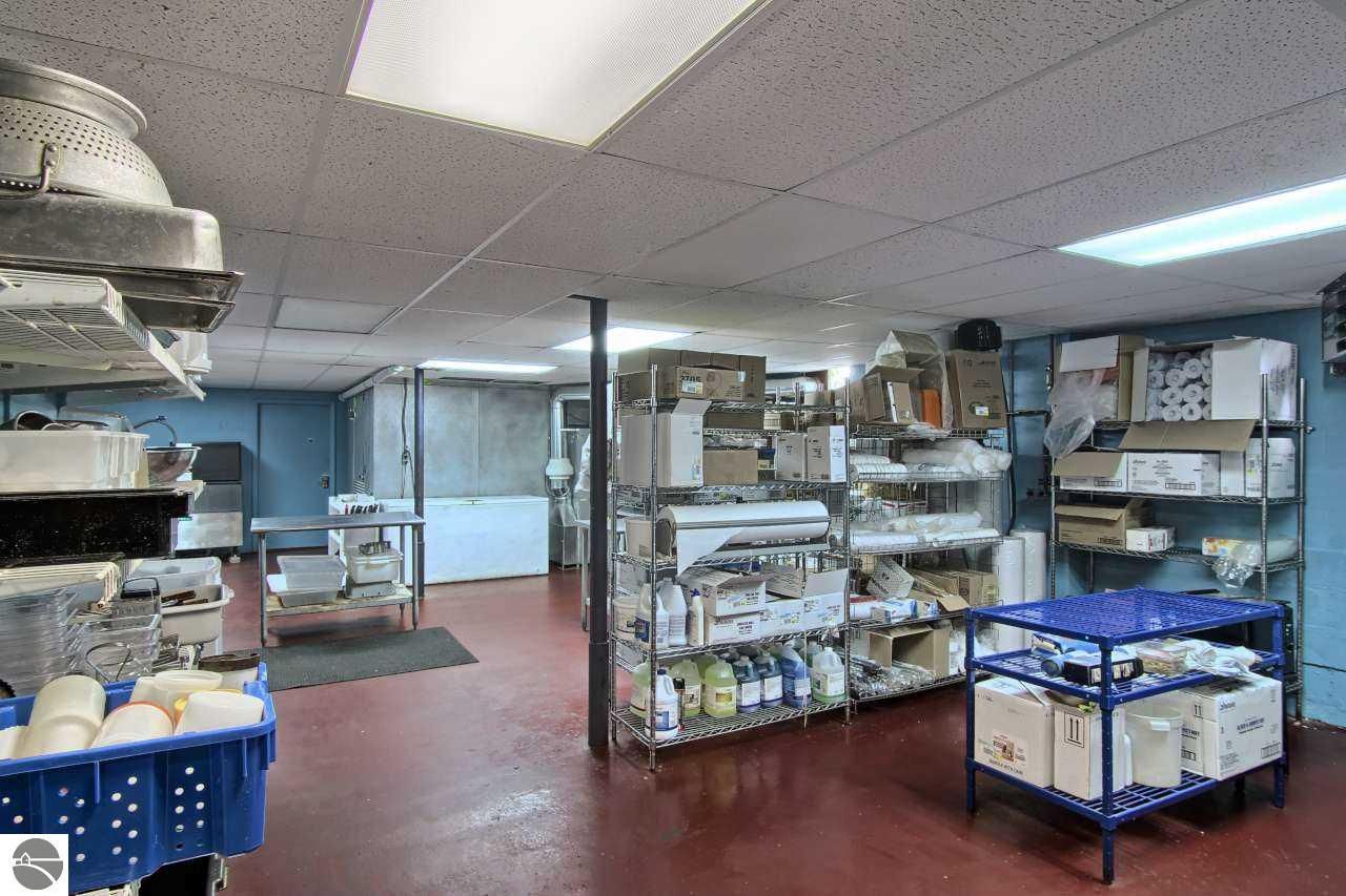 320 Main St, Frankfort, MI 49635